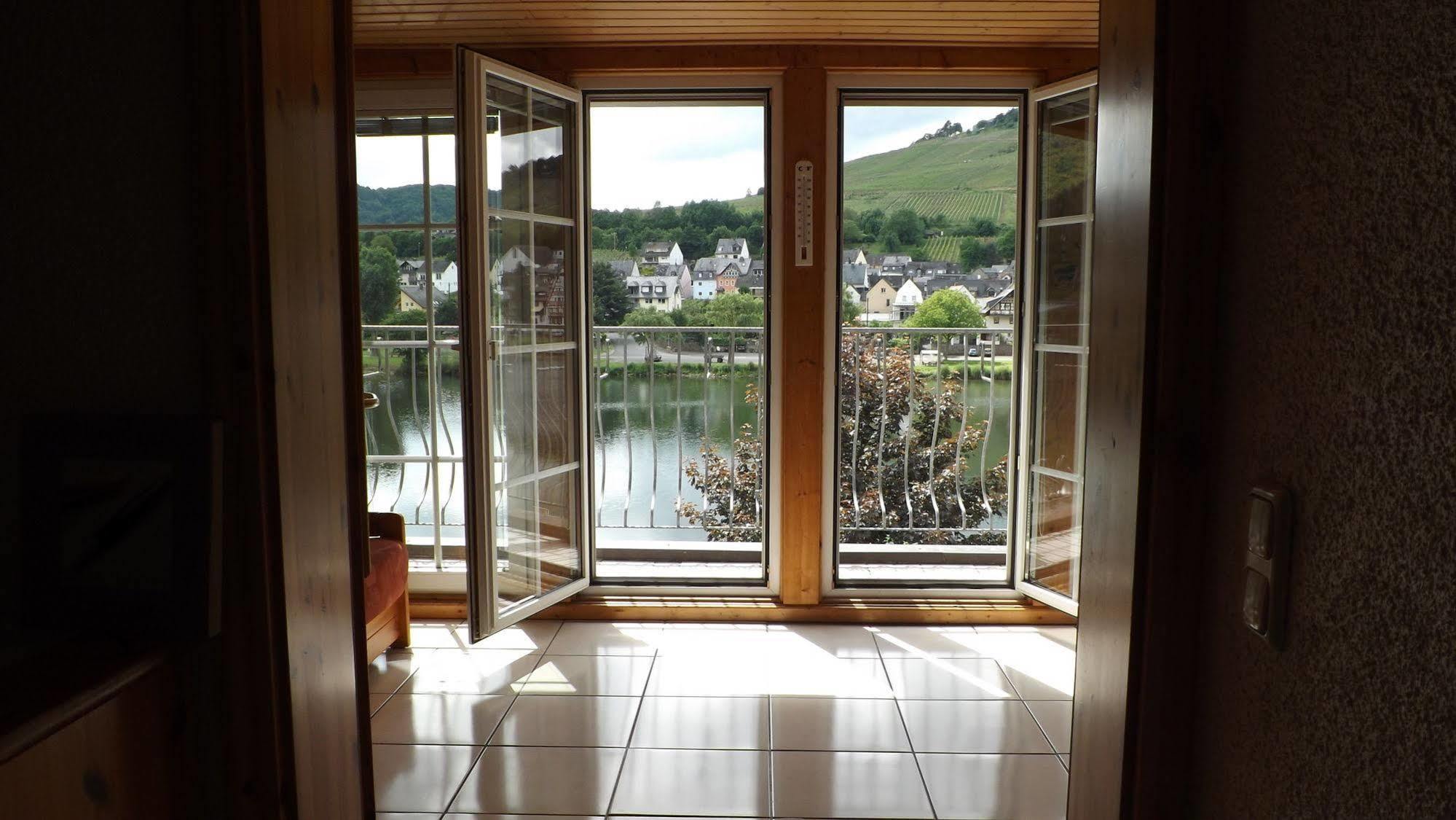 Mosel Panorama Zell an der Mosel Exterior foto